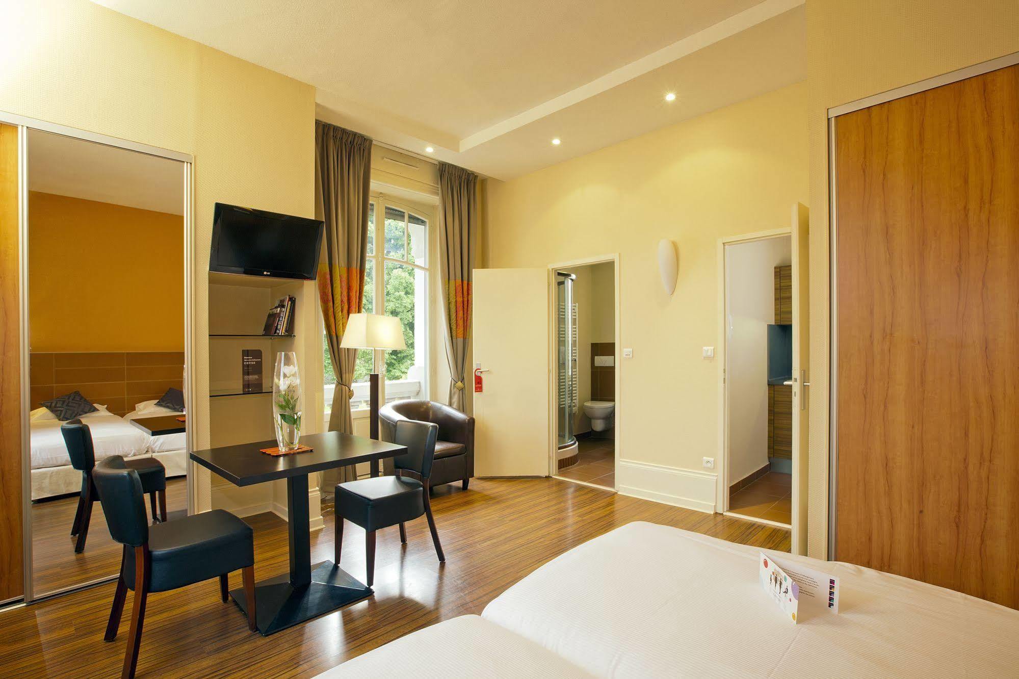 Hotels&Résidences - Les Thermes Luxeuil-les-Bains Esterno foto
