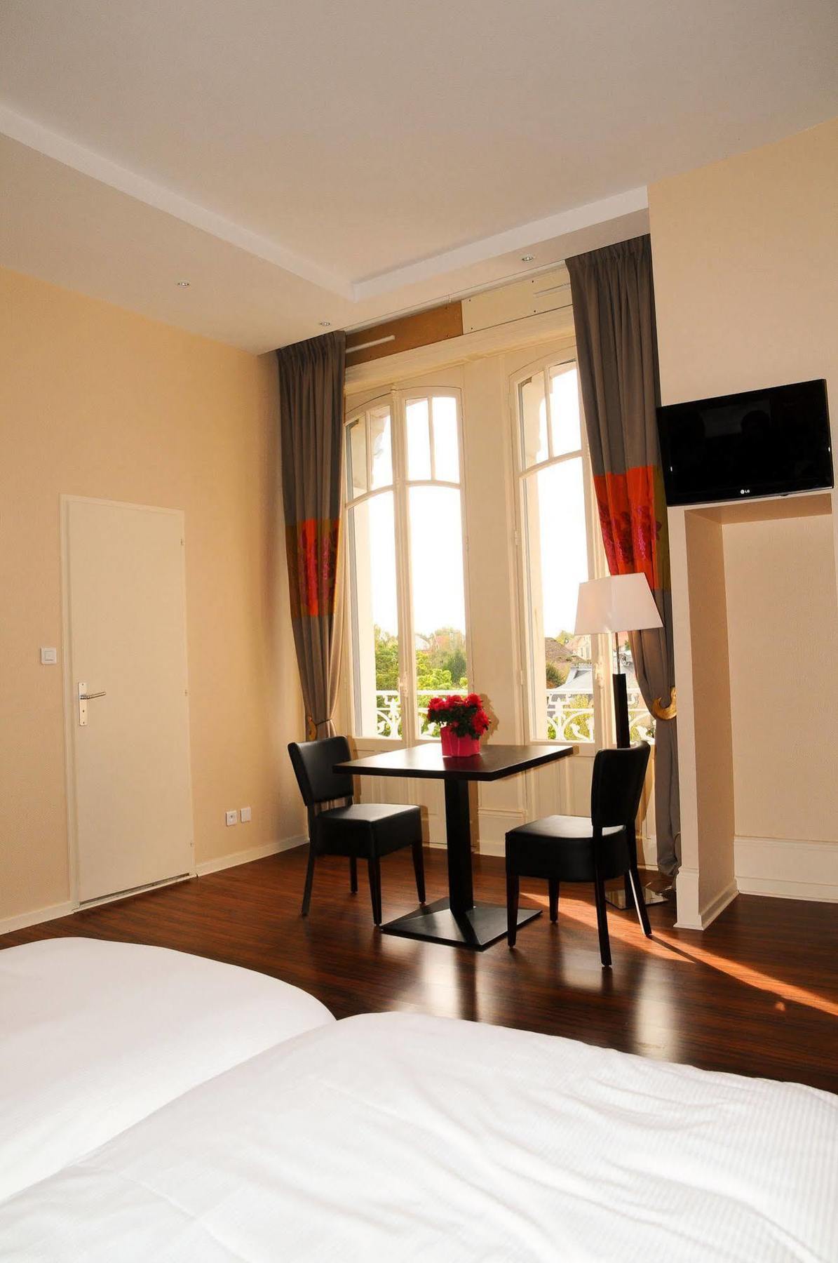 Hotels&Résidences - Les Thermes Luxeuil-les-Bains Esterno foto